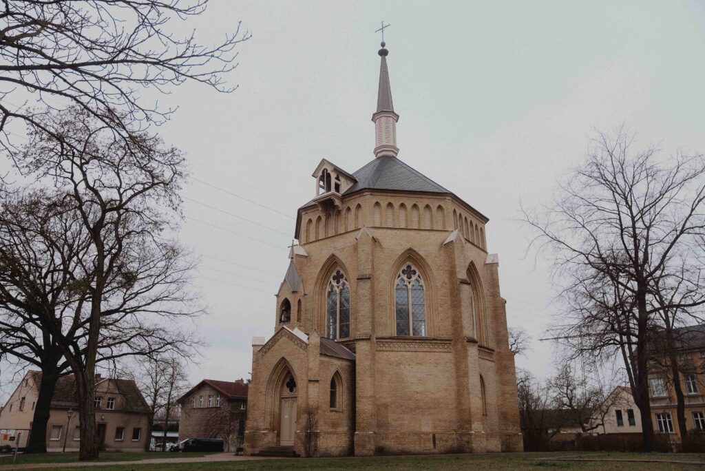 Heiraten in der Alten Neuendorfer Kirche in Potsdam 2