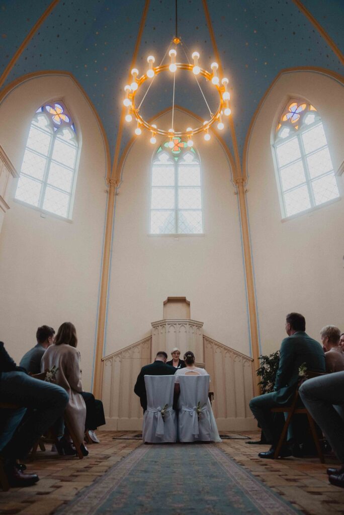Heiraten in der Alten Neuendorfer Kirche in Potsdam 28