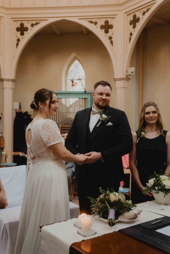 Heiraten in der Alten Neuendorfer Kirche in Potsdam 30