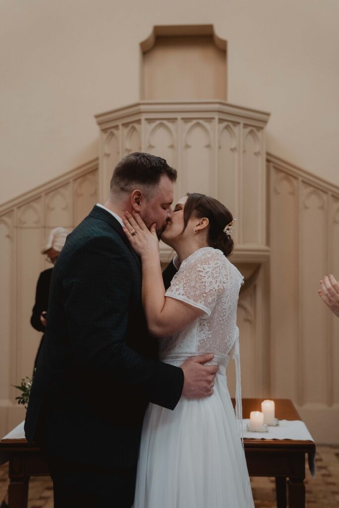 Heiraten in der Alten Neuendorfer Kirche in Potsdam 35