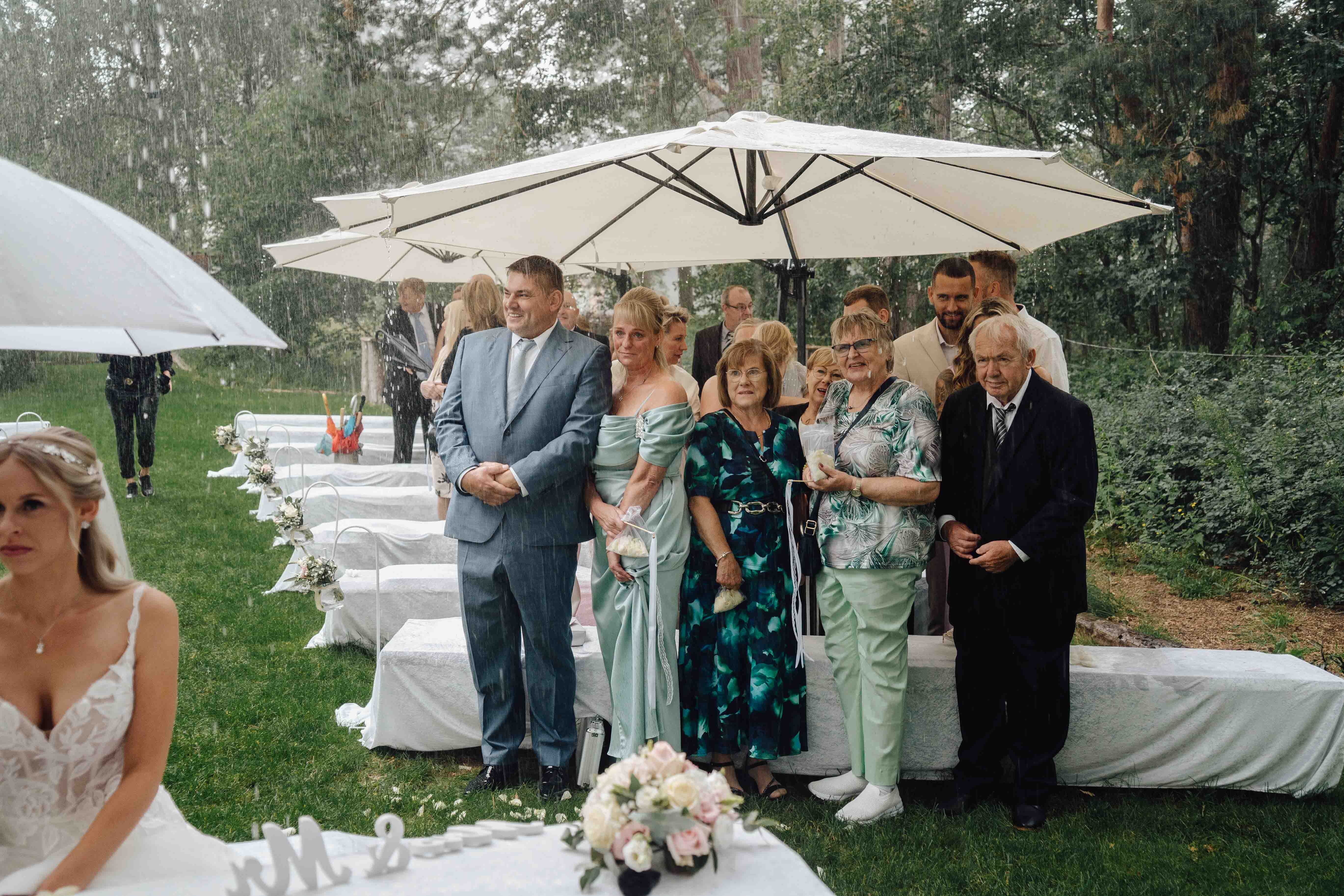 Plan B für die Hochzeit Heiraten trotz Regen 294 Plan B für die Hochzeit Heiraten trotz Regen 294