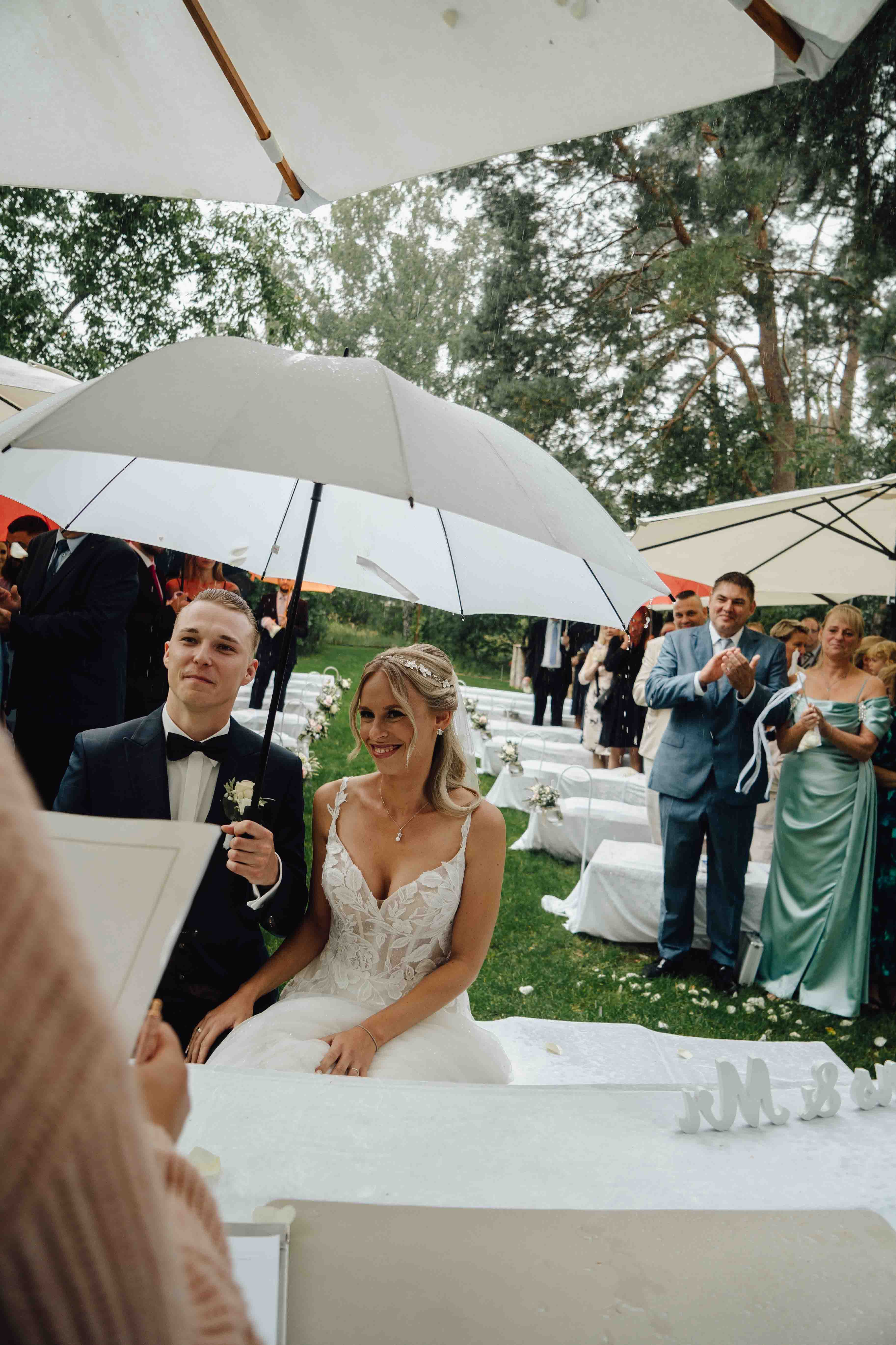 Plan B für die Hochzeit Heiraten trotz Regen 308 Plan B für die Hochzeit Heiraten trotz Regen 308